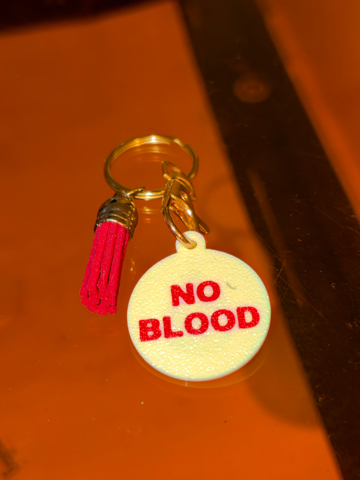 Llavero NO BLOOD  con accesorio