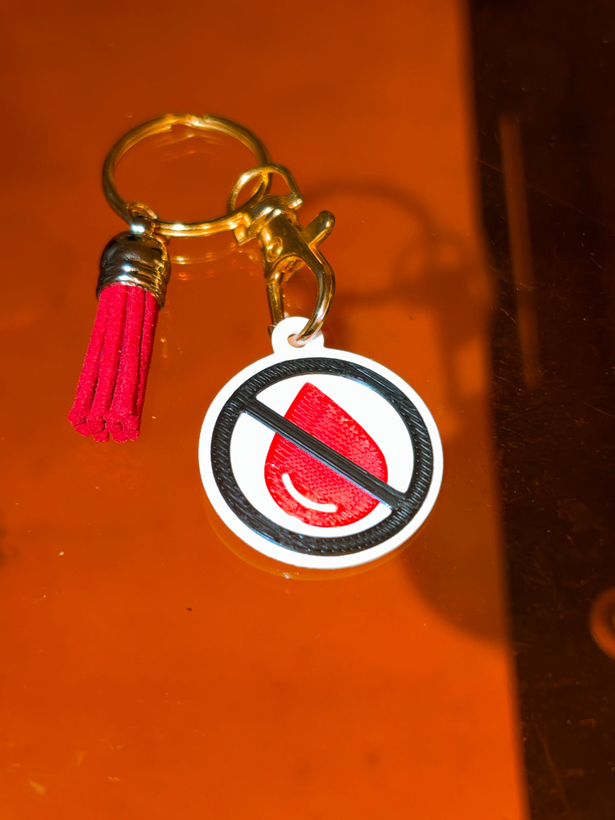 Llavero NO BLOOD  con accesorio